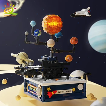 HUIQIBAO 775PCS Вращающаяся Солнечная система Космическая модель Строительные блоки Город Аэрокосмическая космическая станция Астронавт Кирпичи Игрушки Дети