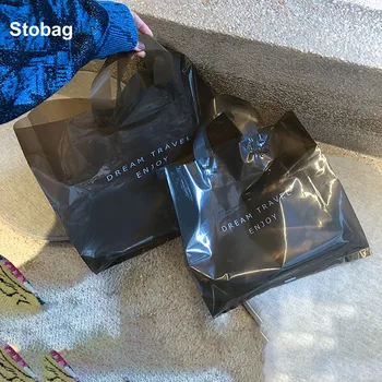 StoBag 50 шт. Прозрачная черная сумка для покупок Пластиковая одежда Подарочная упаковка Сумка Портативный пользовательский логотип (за дополнительную плату)