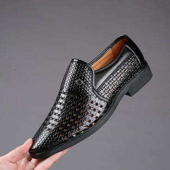  Лето Новая мужская деловая формальная обувь Мода Hollow Out Мягкие мужские оксфорды Платье Обувь Скольжение на мужской плоской обуви для вождения Мокасины